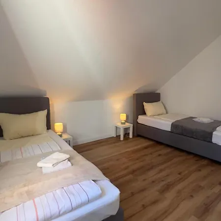 Mit Privatparkplatz Nahe Innenstadt Neumünster